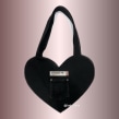  Vintage Black Jeans Heart-Shaped Totebag. Un proyecto de Diseño de moda, Costura, Upc y cling de Luisa Hurtado - 22.02.2024